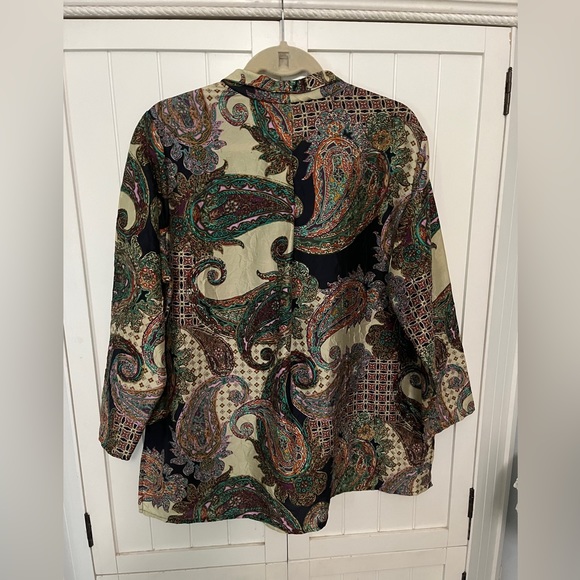 Women’s Top - Picture 2 of 4